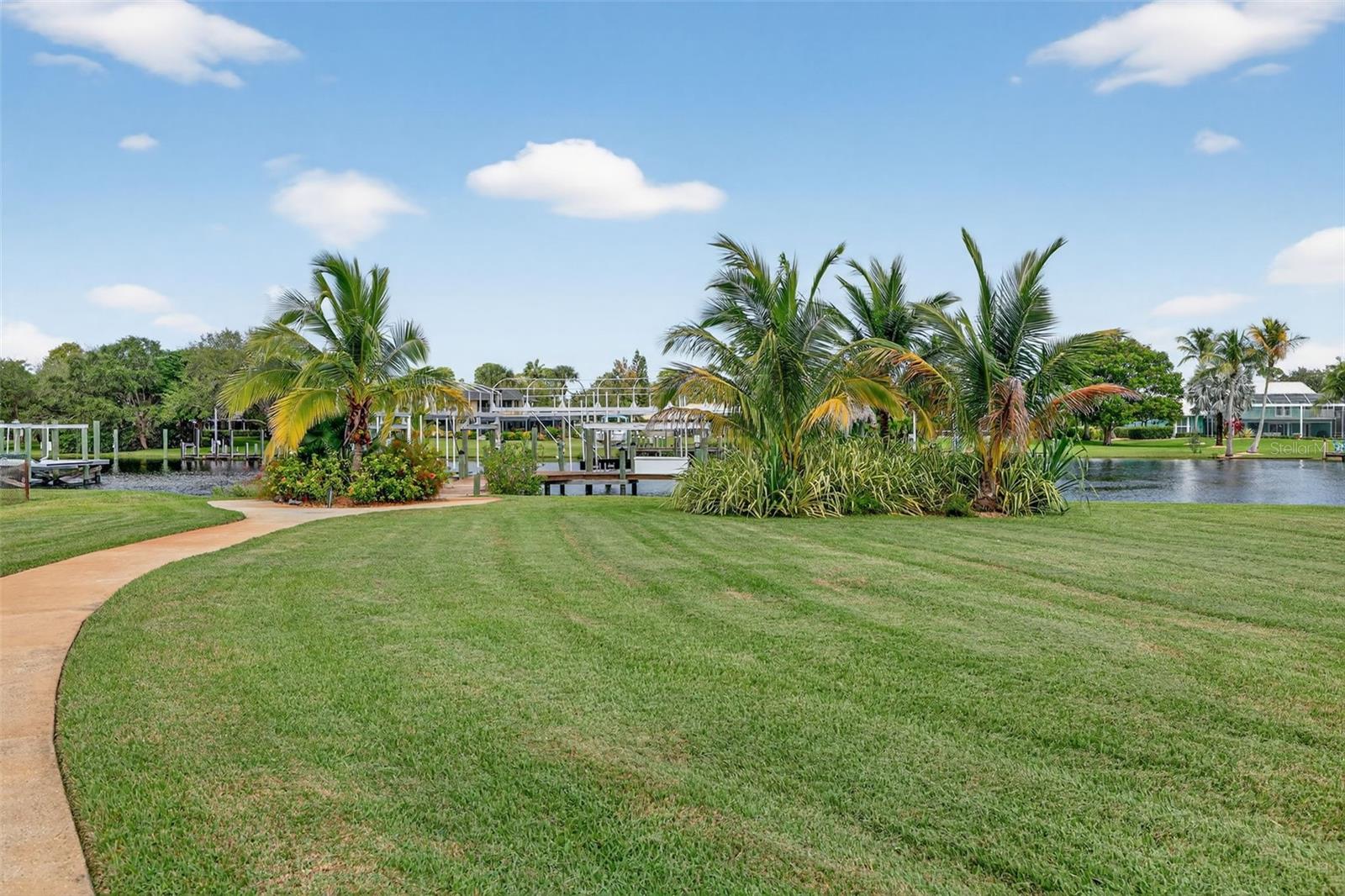 Image 42 of 52 For 2461 North Lookout Boulevard