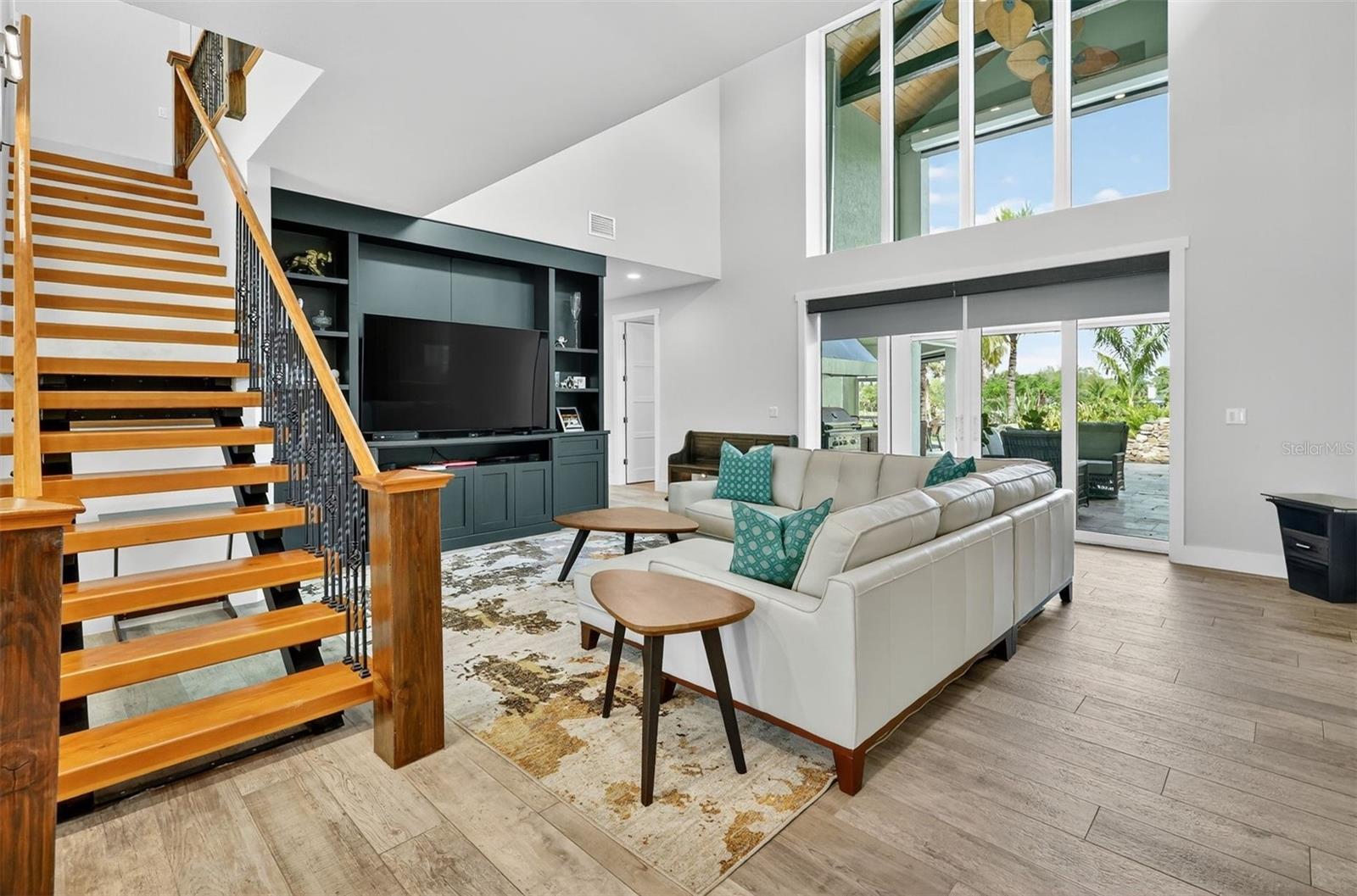 Image 5 of 52 For 2461 North Lookout Boulevard