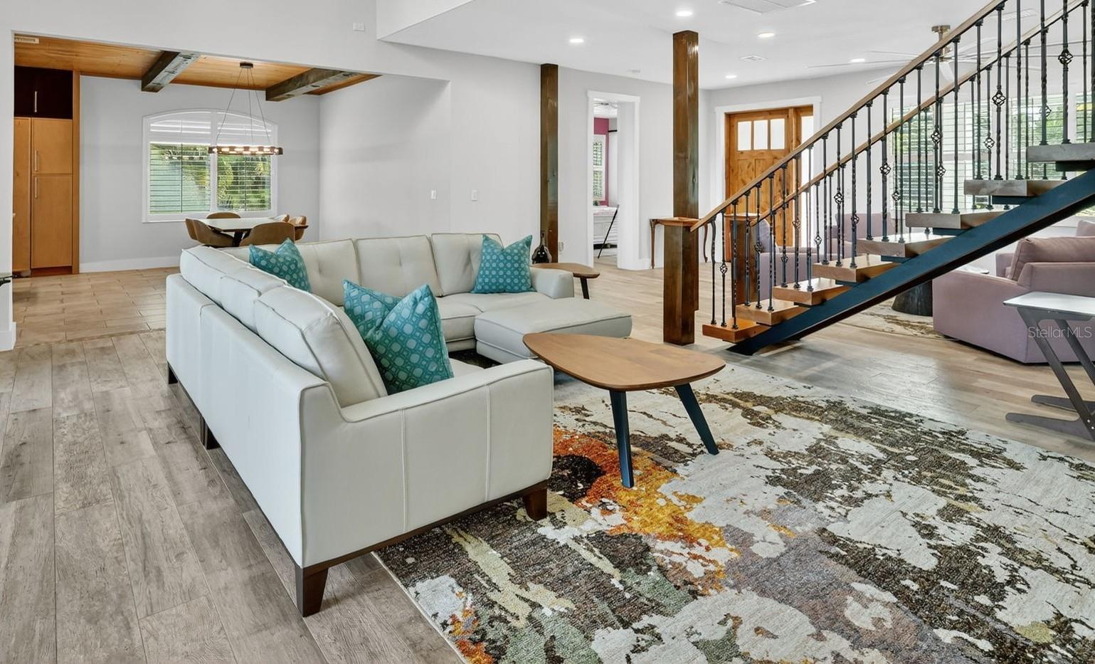 Image 7 of 52 For 2461 North Lookout Boulevard