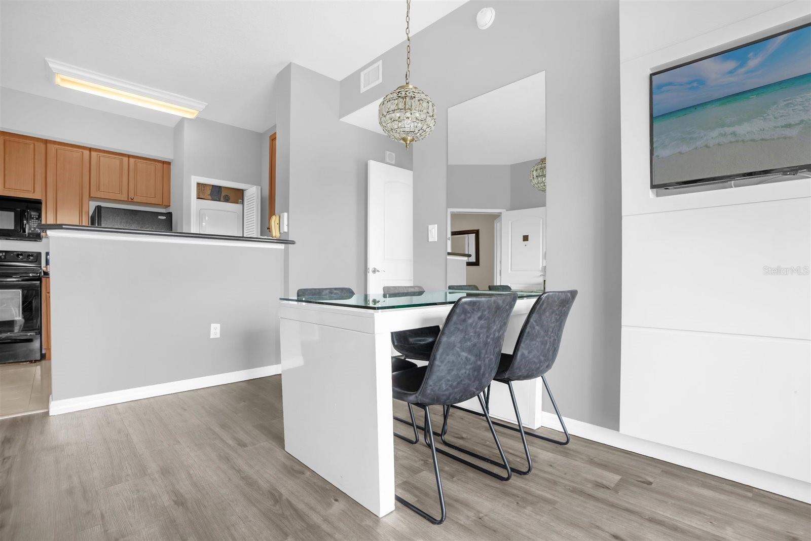Image 13 of 29 For 7395 Universal Boulevard 402