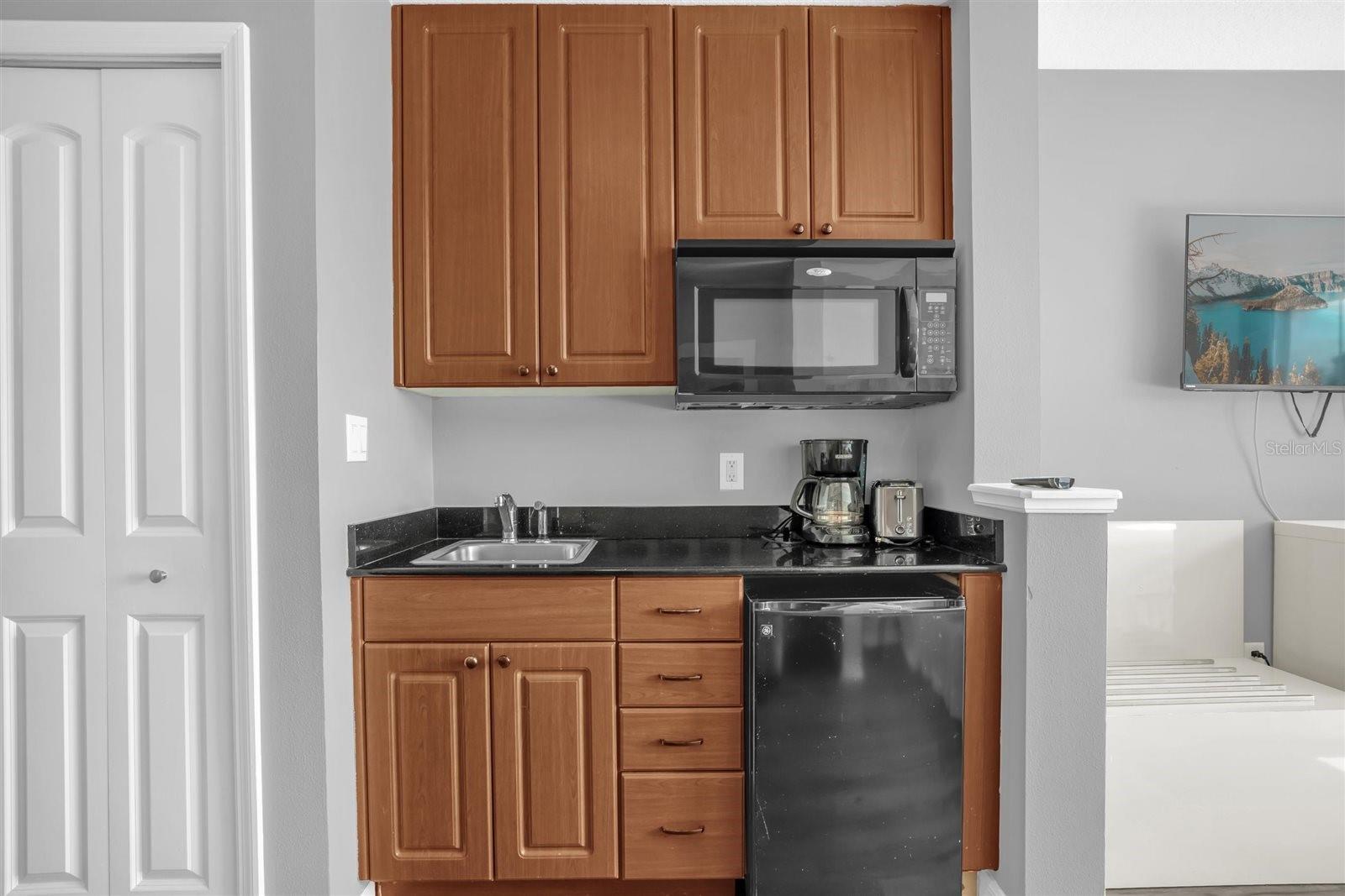 Image 23 of 29 For 7395 Universal Boulevard 402