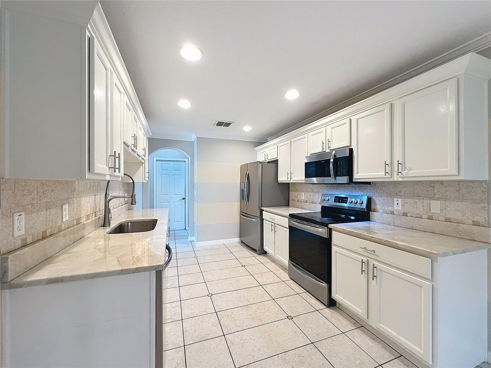 Image 9 of 31 For 13228 Briar Forest Court
