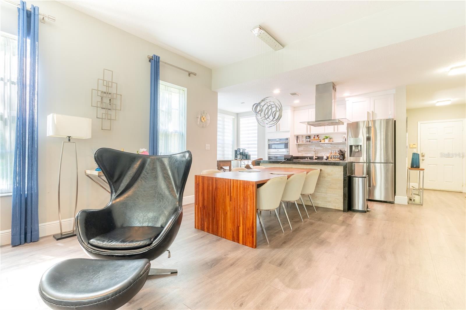 Image 11 of 40 For 930 Spring Park Street 103