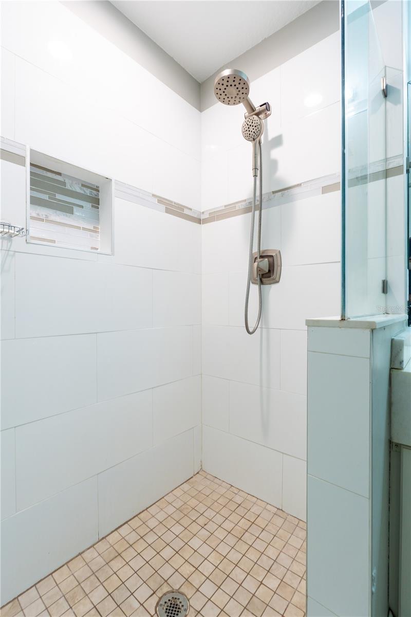 Image 21 of 40 For 930 Spring Park Street 103