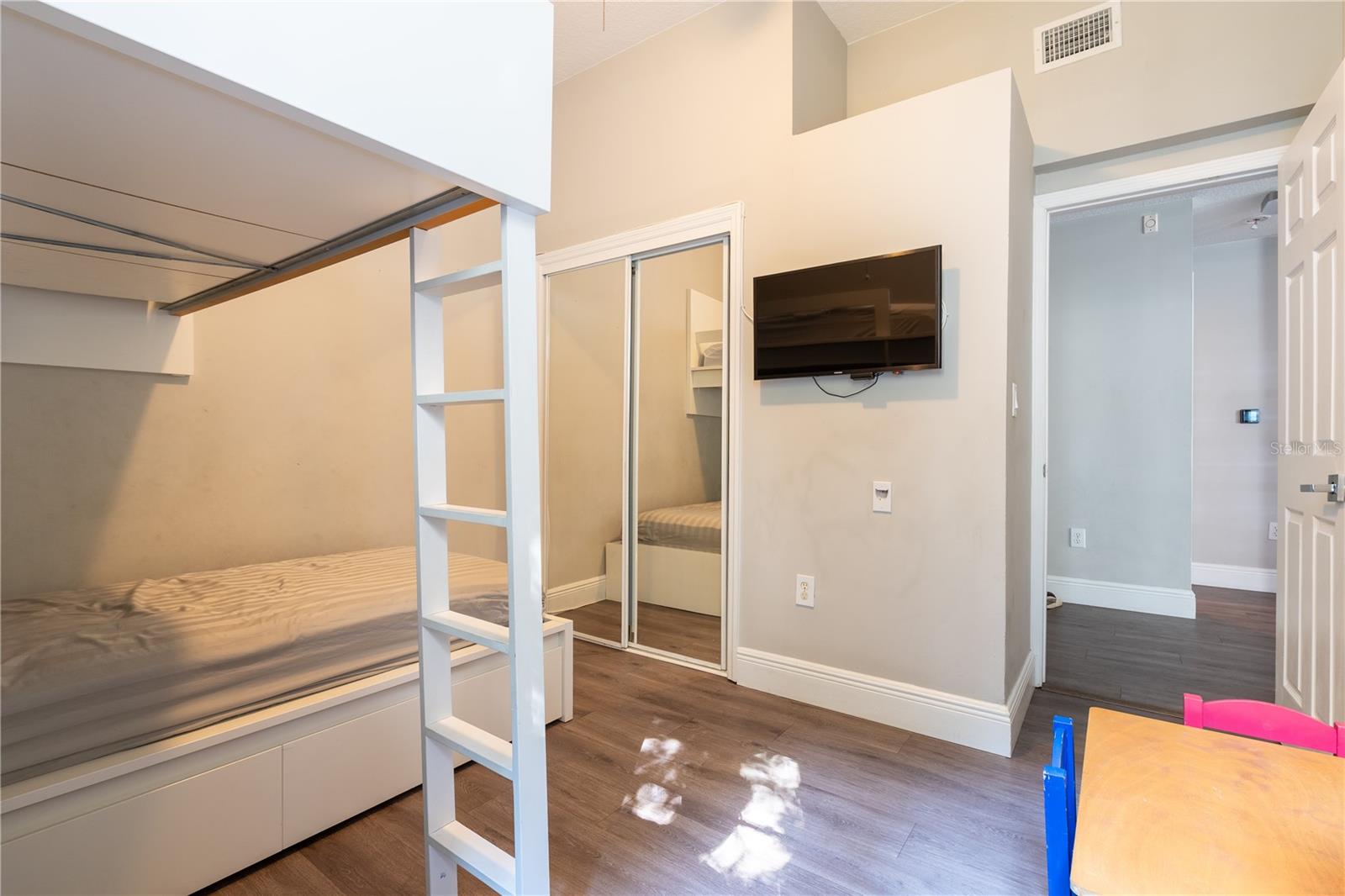 Image 30 of 40 For 930 Spring Park Street 103