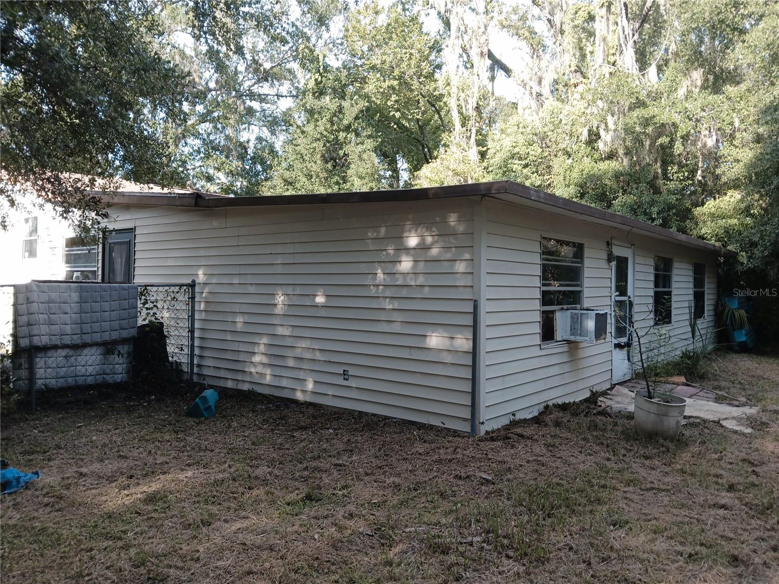 Image 4 of 32 For 658 10th Street