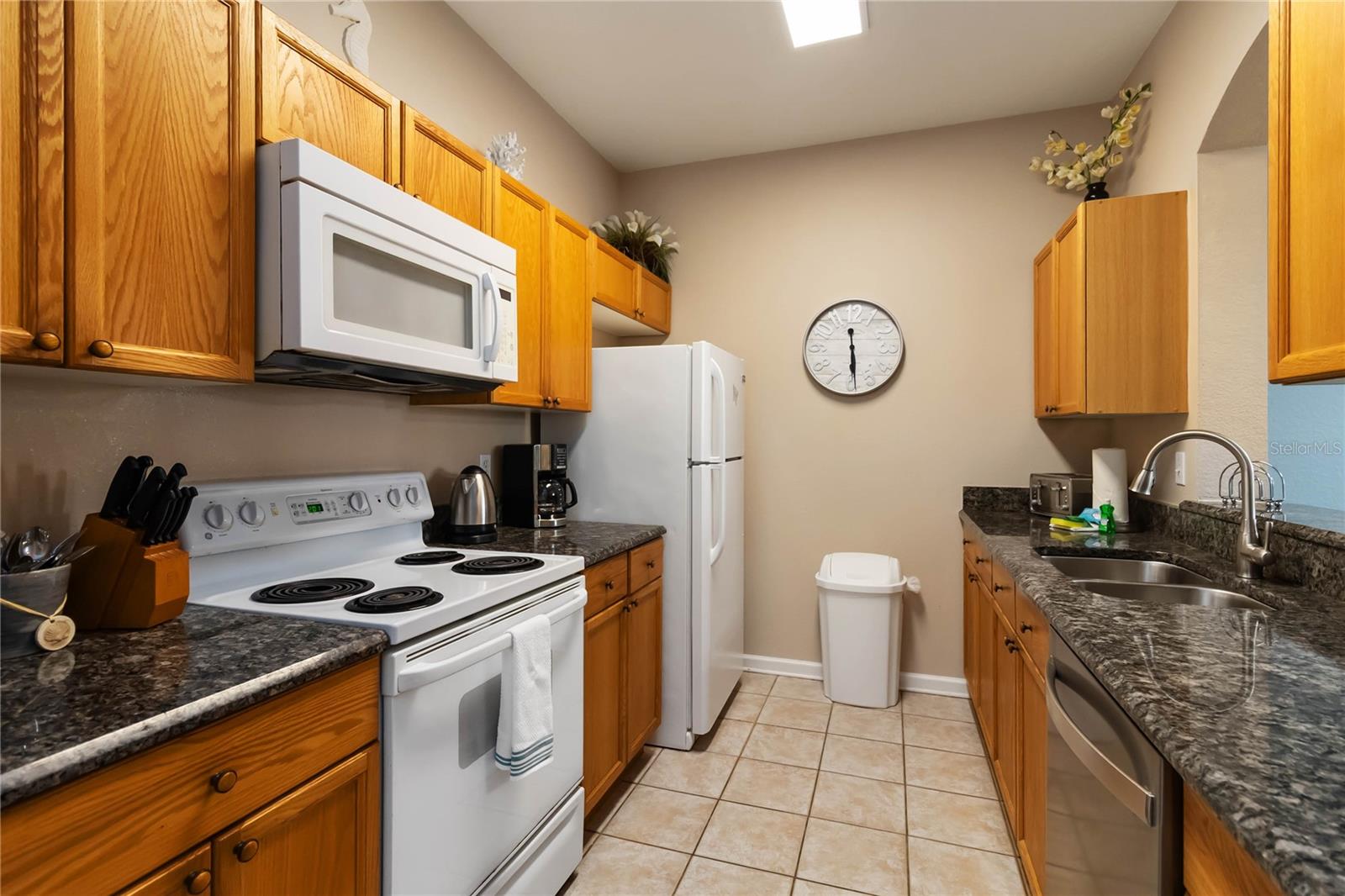 Image 14 of 46 For 8105 Coconut Palm Way 303
