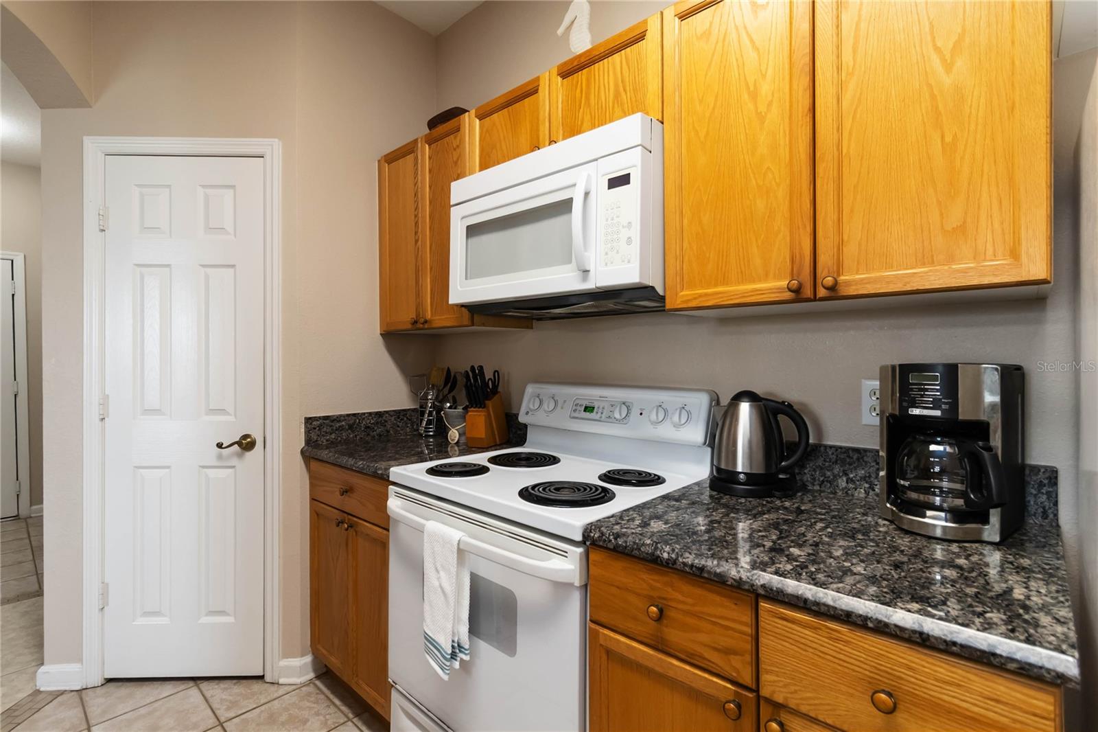 Image 16 of 46 For 8105 Coconut Palm Way 303