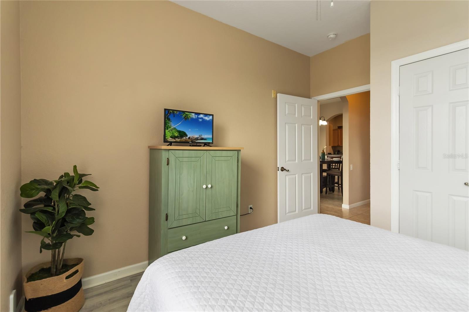 Image 27 of 46 For 8105 Coconut Palm Way 303