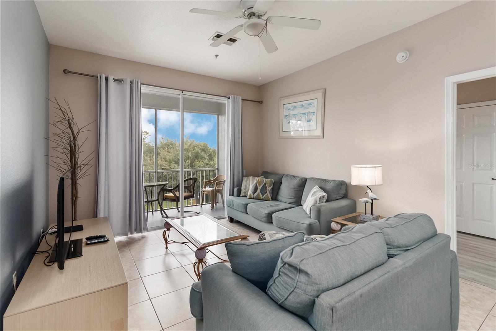 Image 7 of 46 For 8105 Coconut Palm Way 303