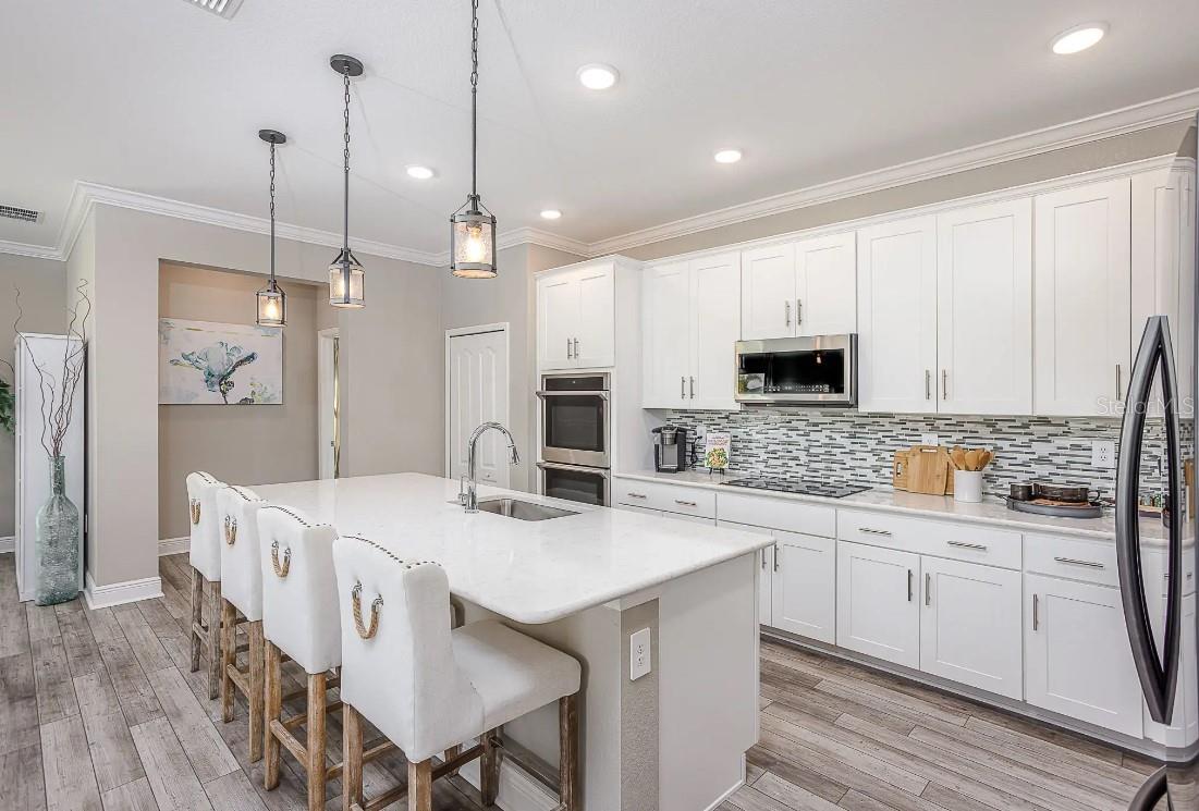 Listing photo id 8 for 20 Fig Court E