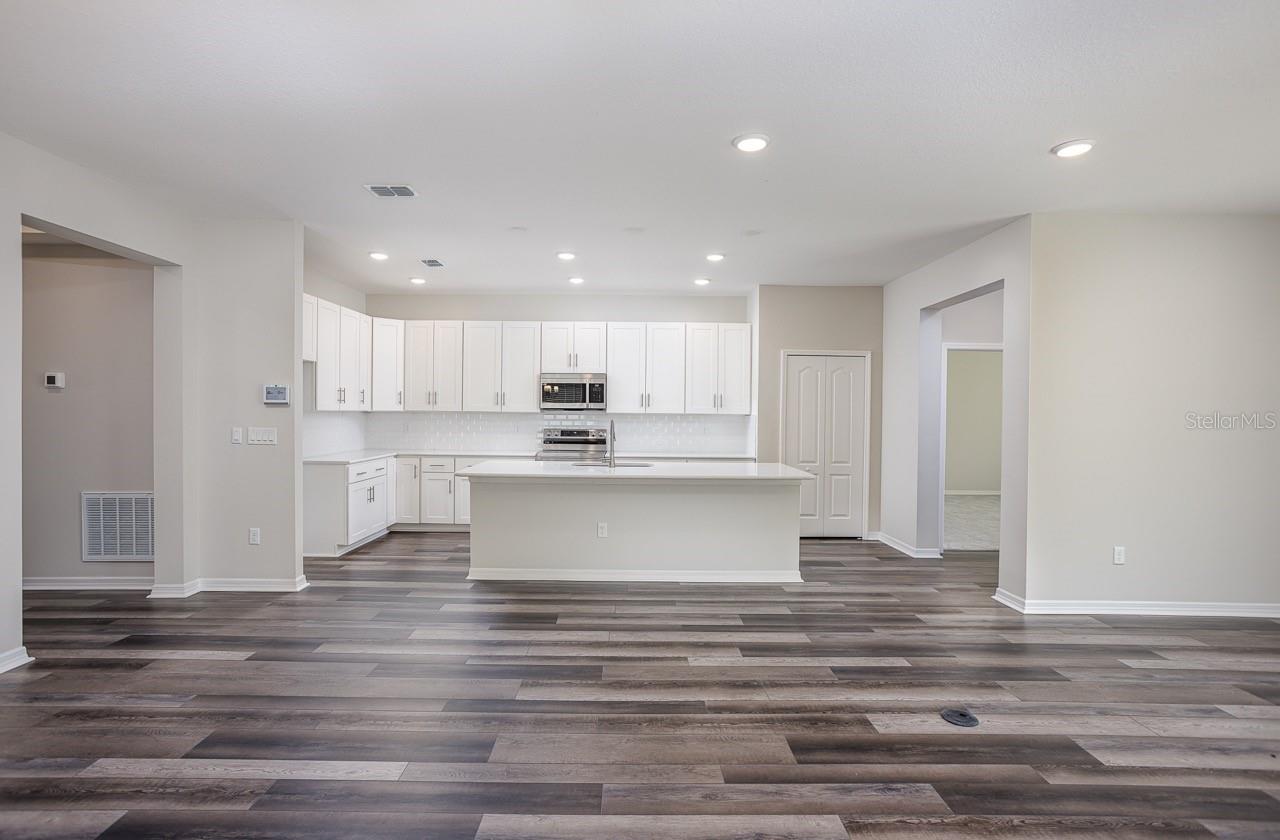 Listing photo id 28 for 20 Fig Court E