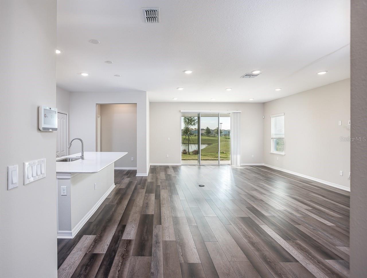 Listing photo id 29 for 20 Fig Court E