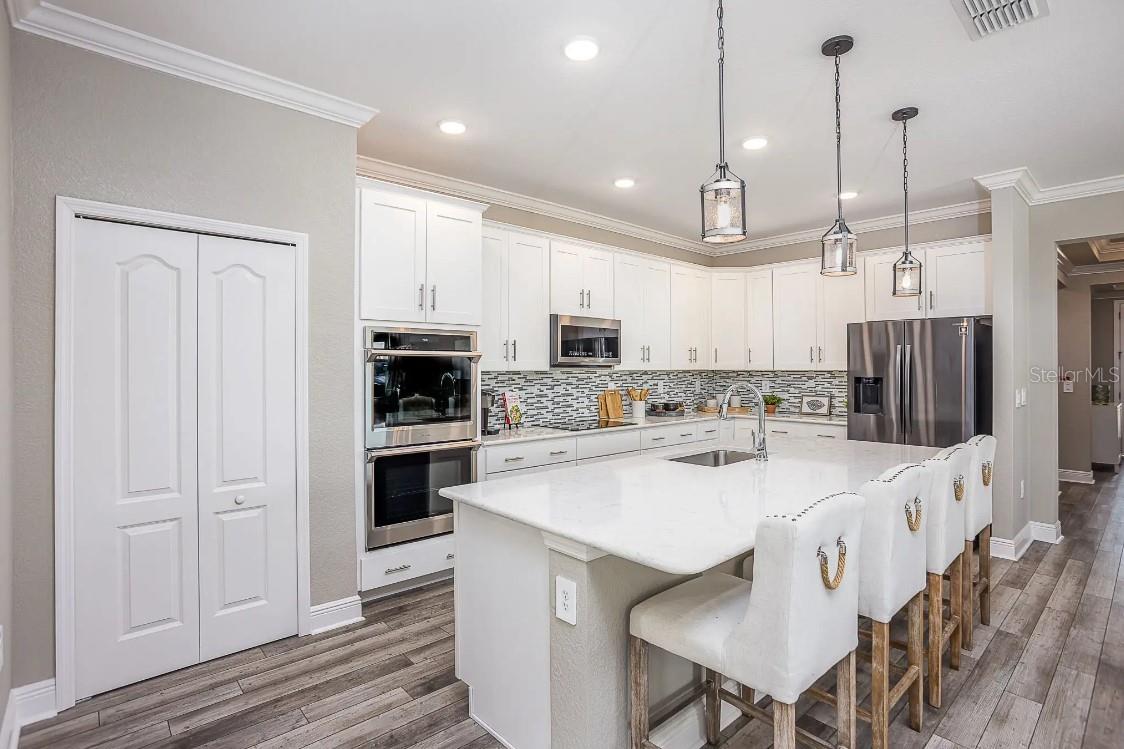 Listing photo id 2 for 20 Fig Court E