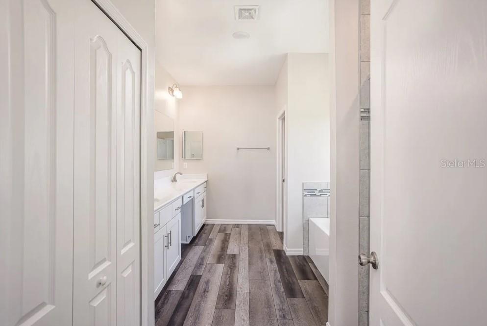 Listing photo id 39 for 20 Fig Court E