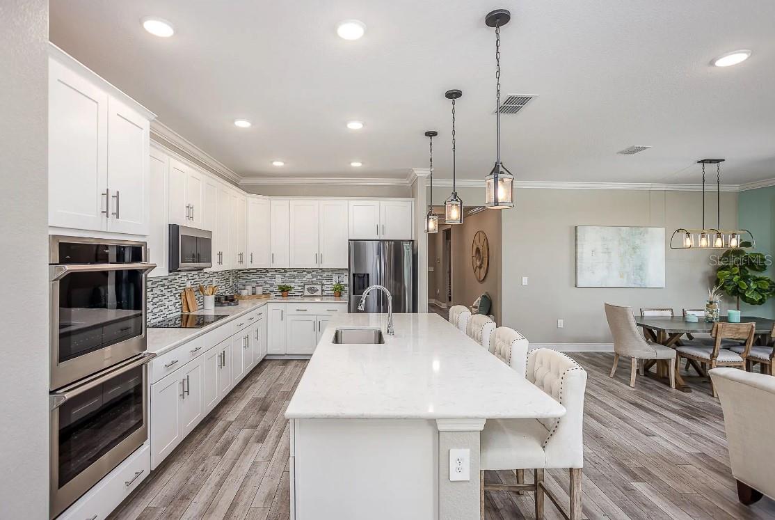 Listing photo id 4 for 20 Fig Court E