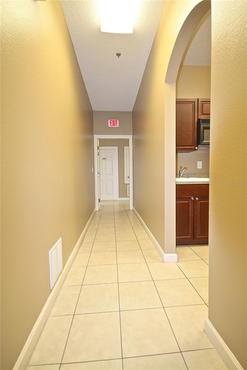 Image 5 of 14 For 1401 Town Plaza Court 1020