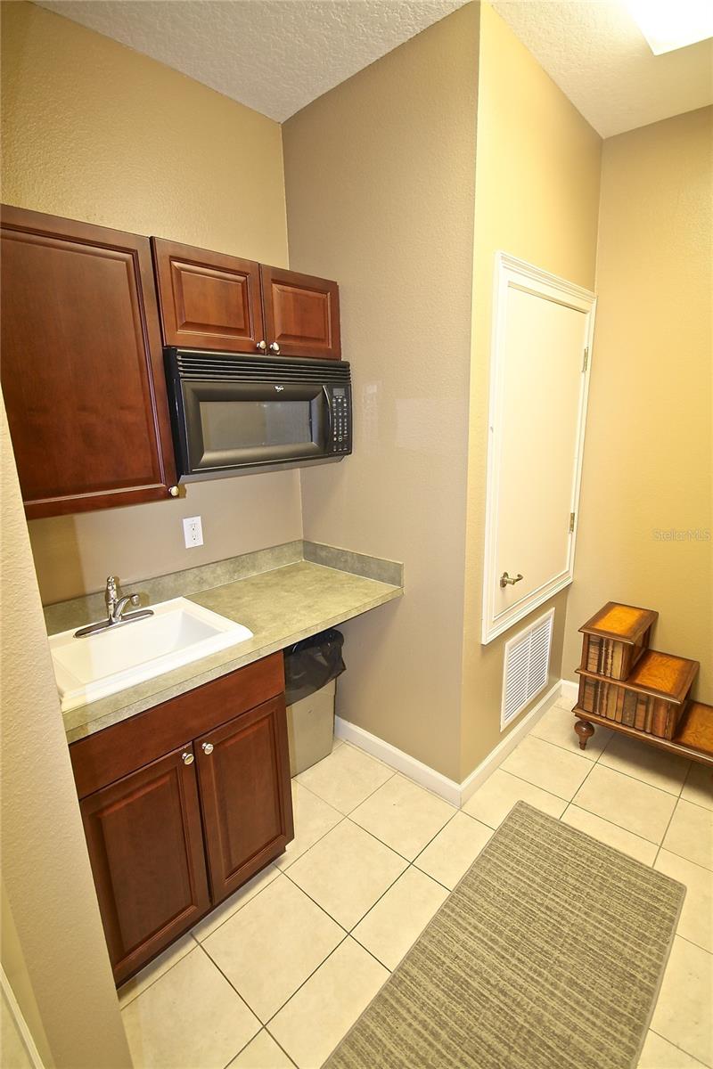 Image 6 of 14 For 1401 Town Plaza Court 1020