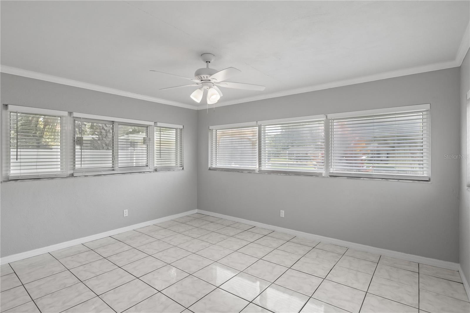 Image 14 of 23 For 985 Las Flores Way