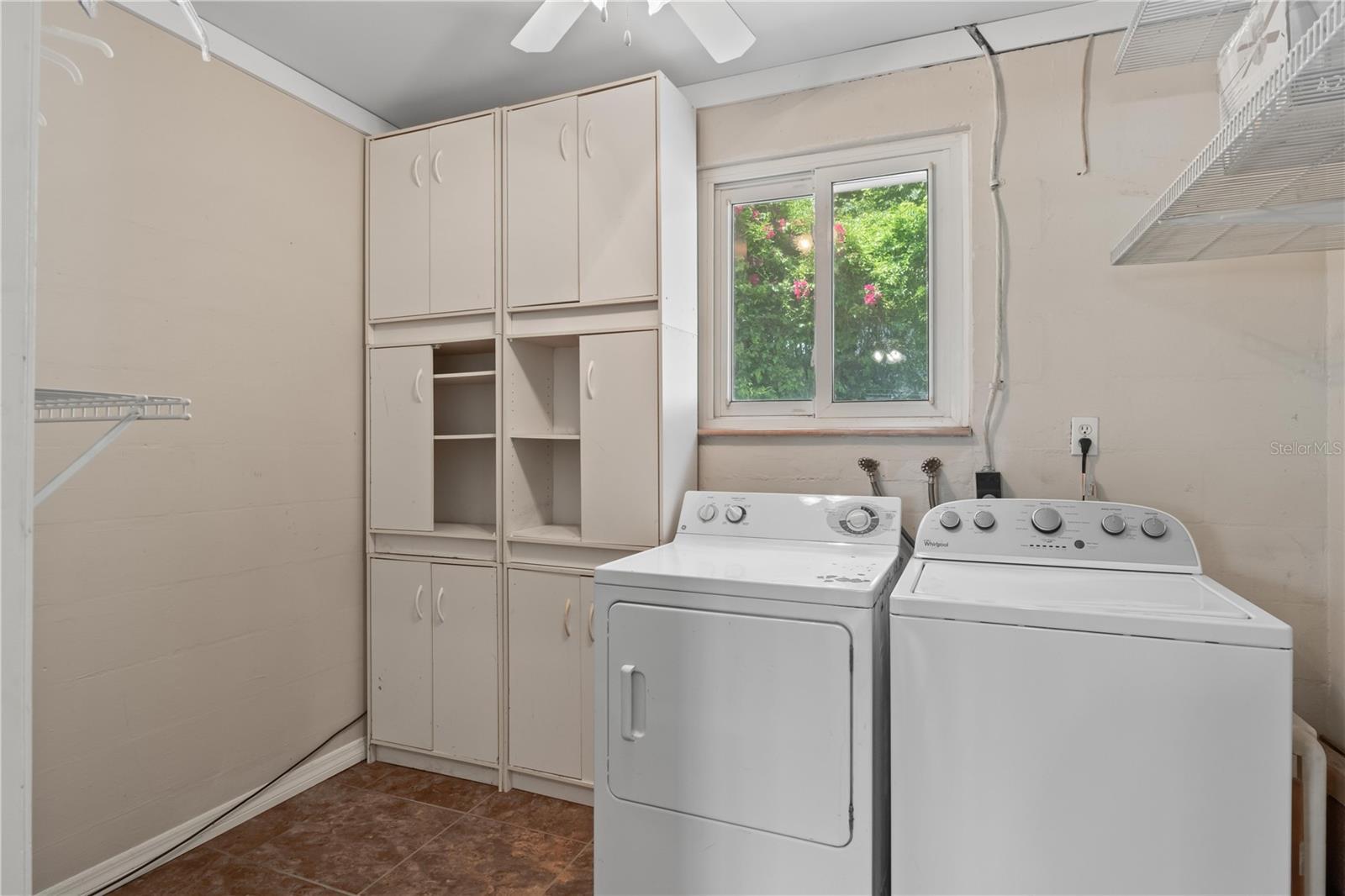 Image 17 of 23 For 985 Las Flores Way