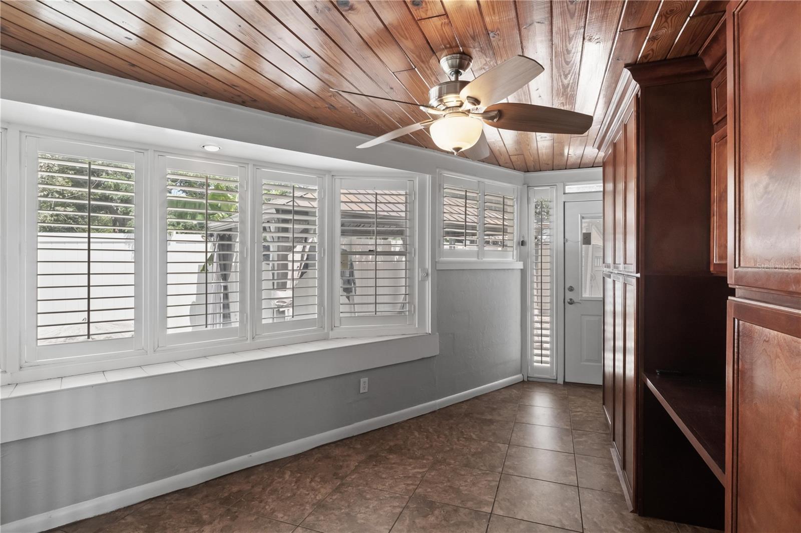 Image 5 of 23 For 985 Las Flores Way