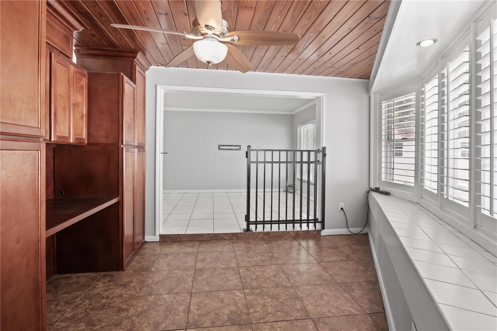 Image 6 of 23 For 985 Las Flores Way