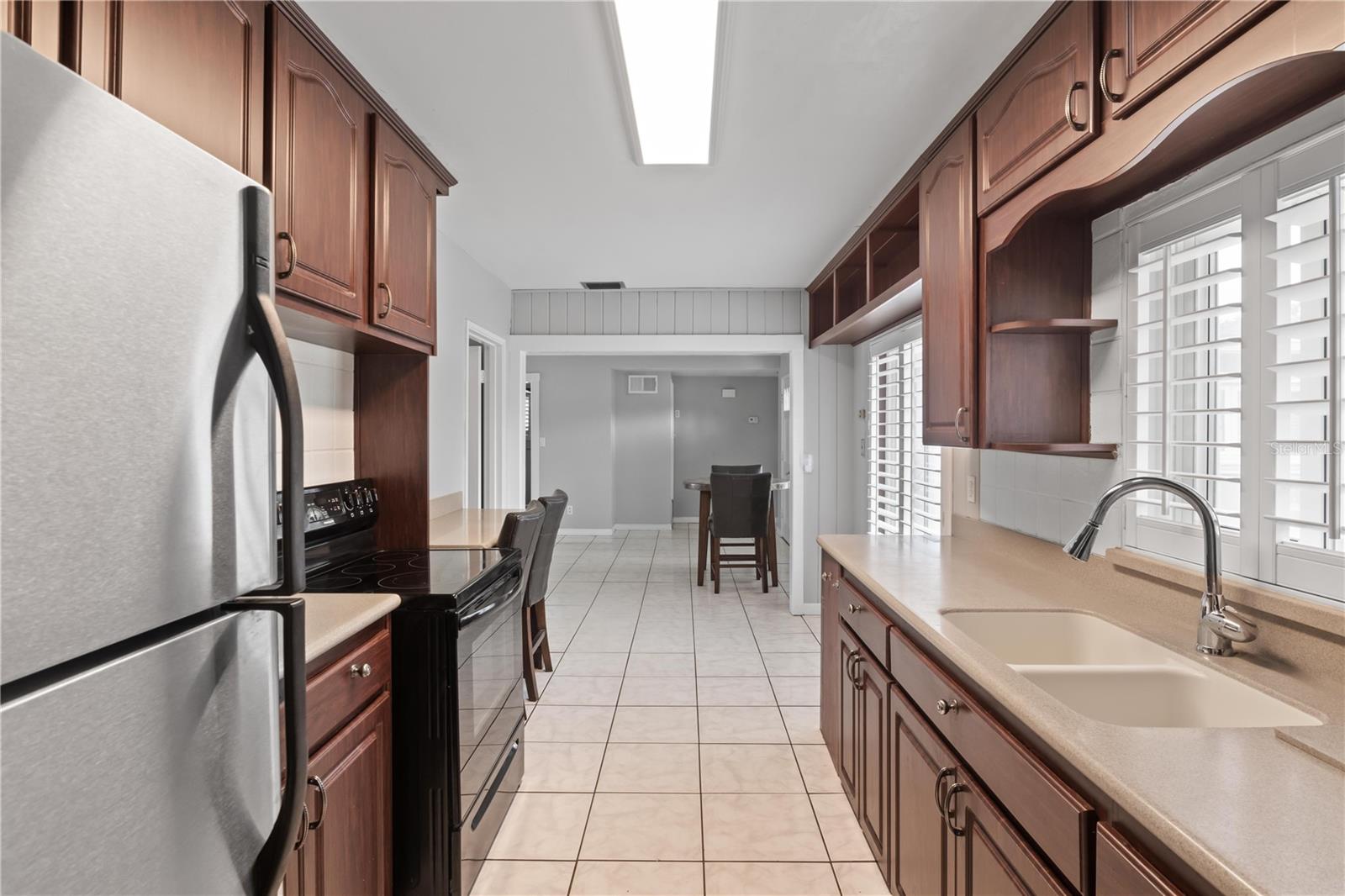 Image 7 of 23 For 985 Las Flores Way