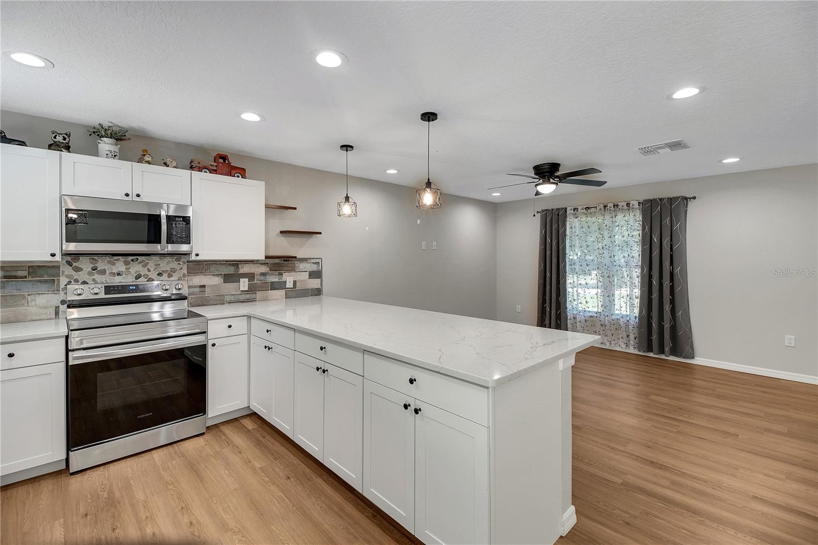 Image 10 of 44 For 40882 5th Avenue