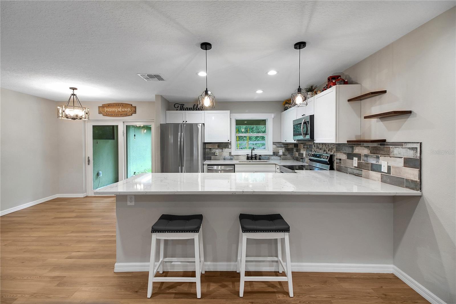 Image 11 of 44 For 40882 5th Avenue