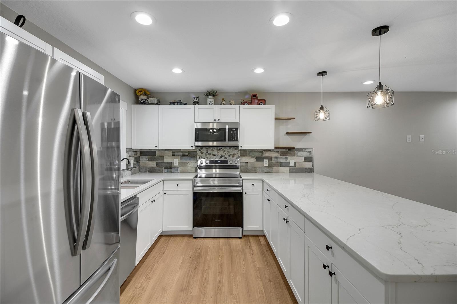Image 13 of 44 For 40882 5th Avenue