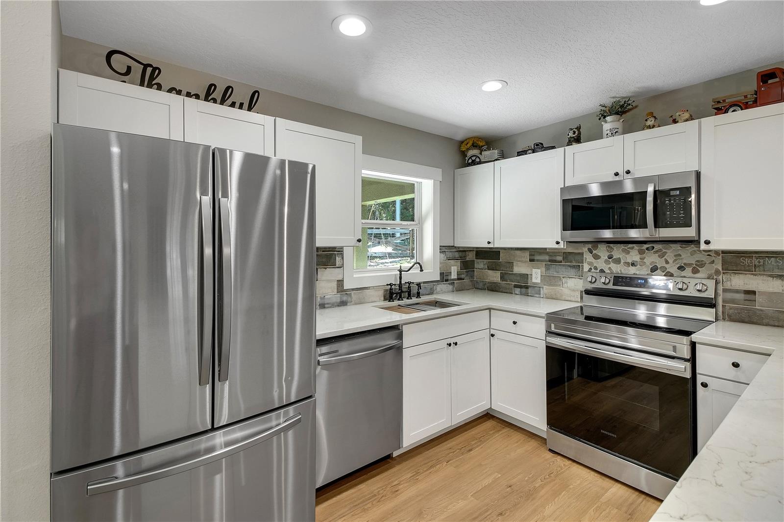 Image 15 of 44 For 40882 5th Avenue