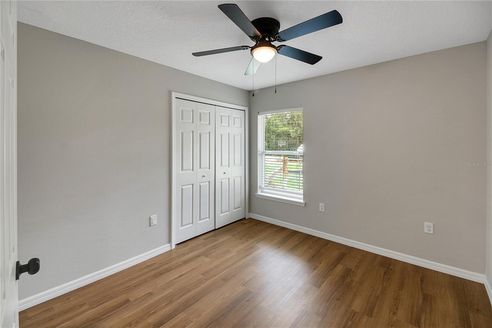 Image 24 of 44 For 40882 5th Avenue