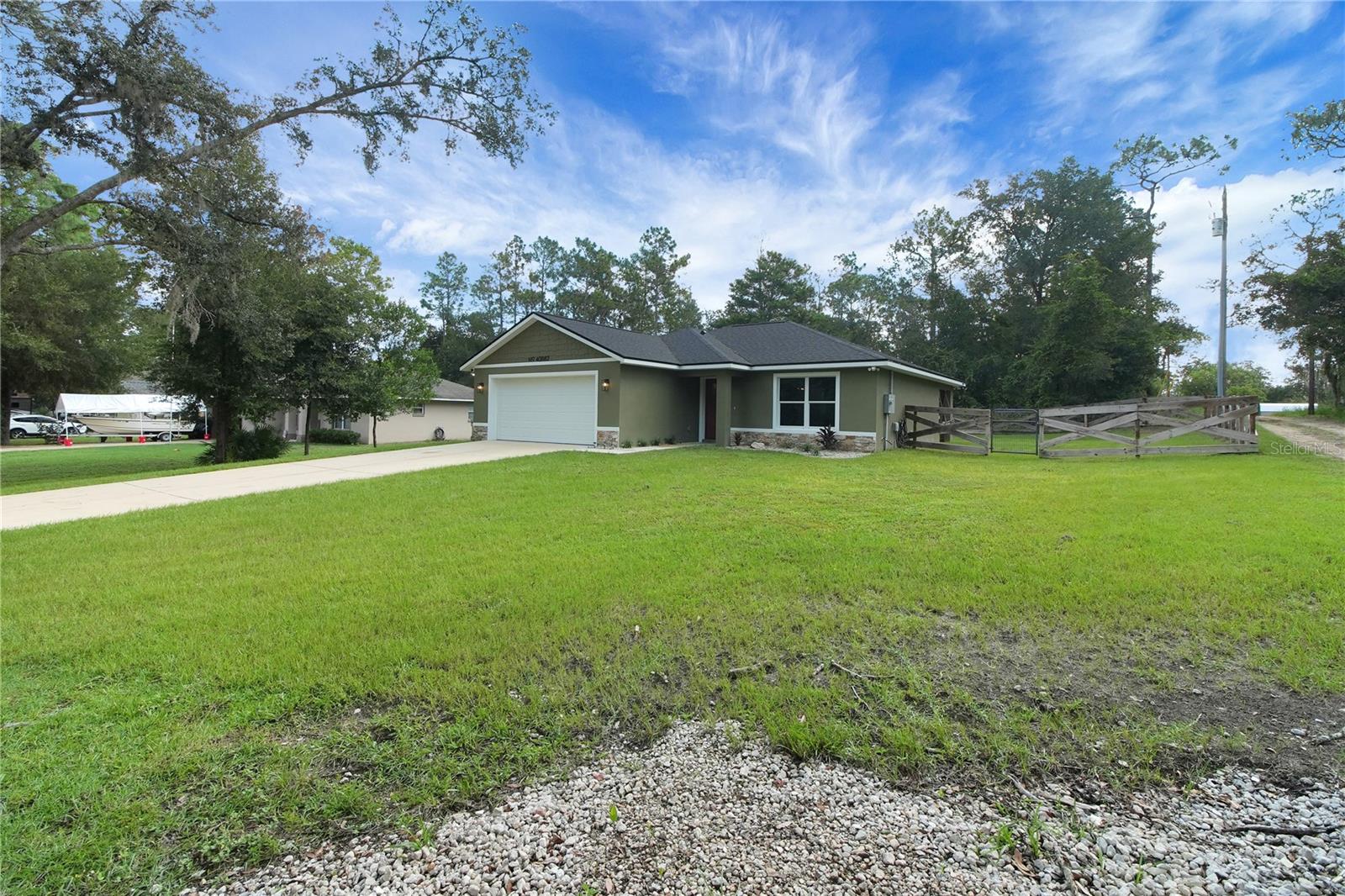 Image 33 of 44 For 40882 5th Avenue