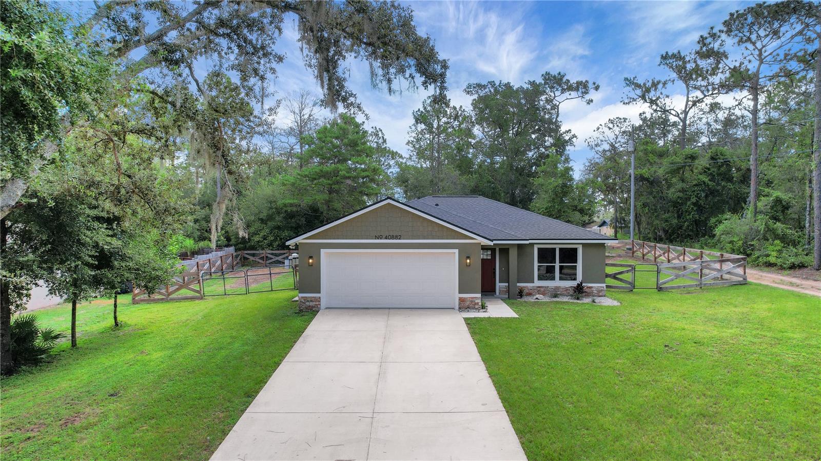 Image 34 of 44 For 40882 5th Avenue