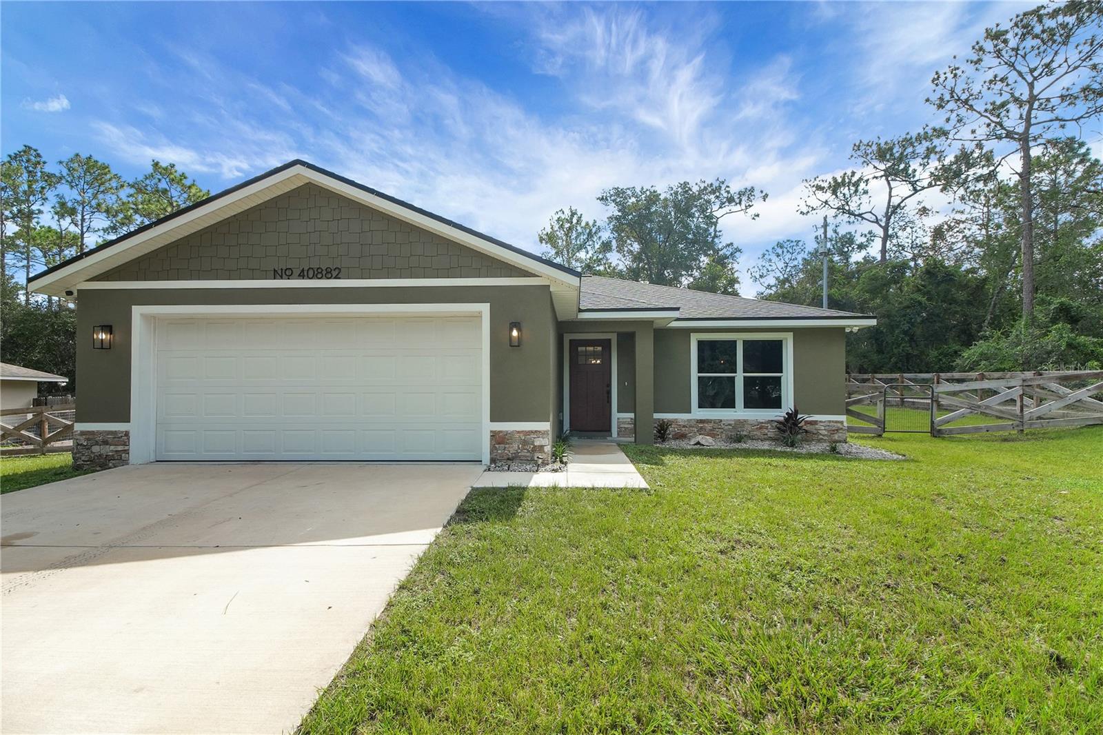 Image 36 of 44 For 40882 5th Avenue