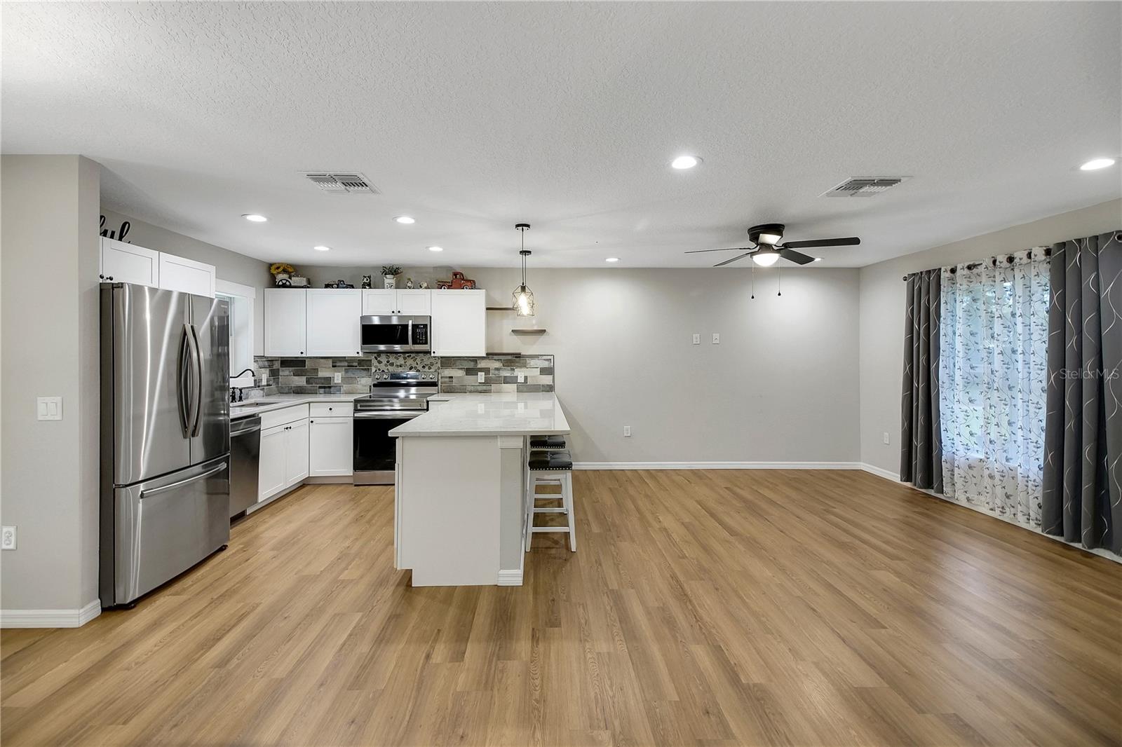 Image 9 of 44 For 40882 5th Avenue