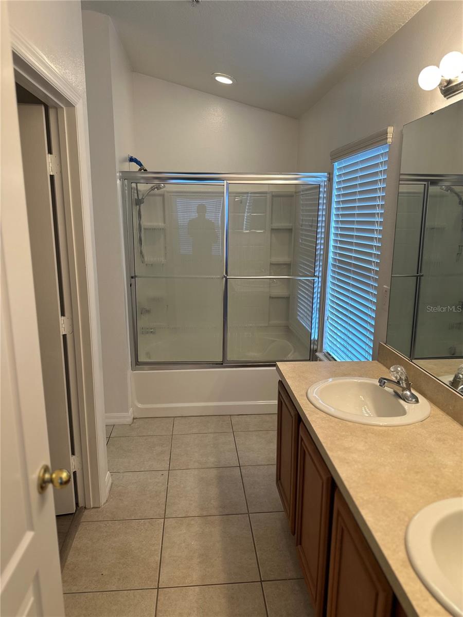 Image 18 of 27 For 6604 Goldenrod Road 100a