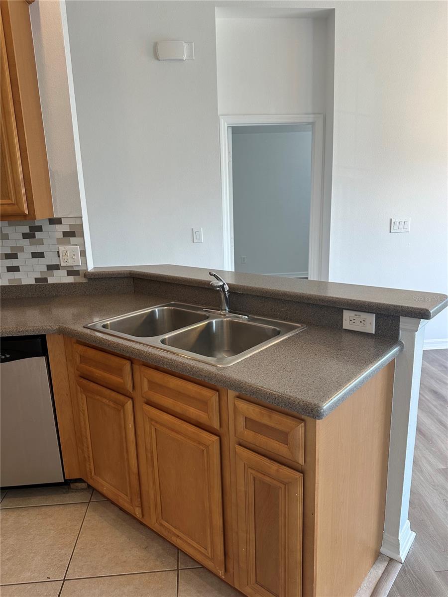 Image 7 of 27 For 6604 Goldenrod Road 100a