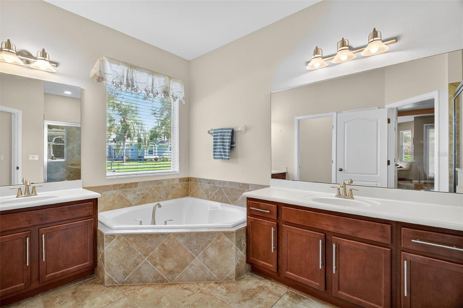 Image 24 of 38 For 2368 Parkside Glen Drive D