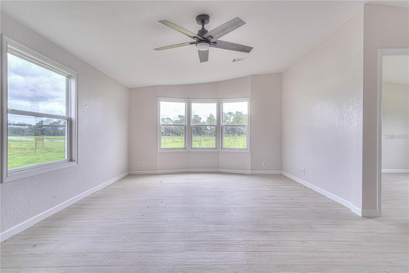 Image 10 of 25 For 8767 Cr-469  