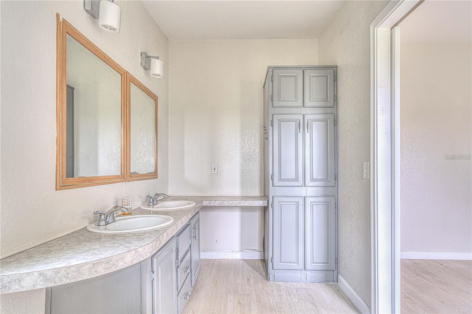 Image 18 of 25 For 8767 Cr-469  
