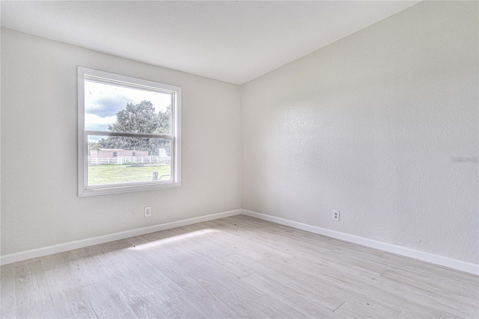 Image 24 of 25 For 8767 Cr-469  
