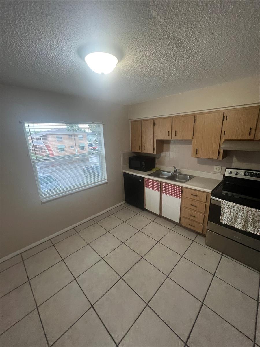 Image 6 of 12 For 715 Michigan Court 3