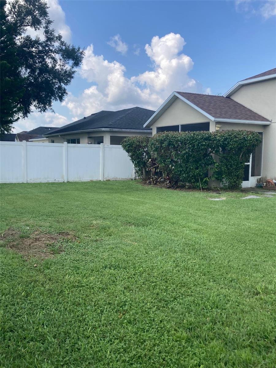 Image 11 of 14 For 2439 Siward Avenue