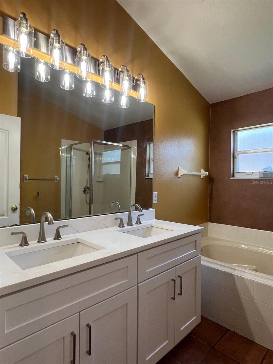 Image 3 of 9 For 2439 Siward Avenue 6