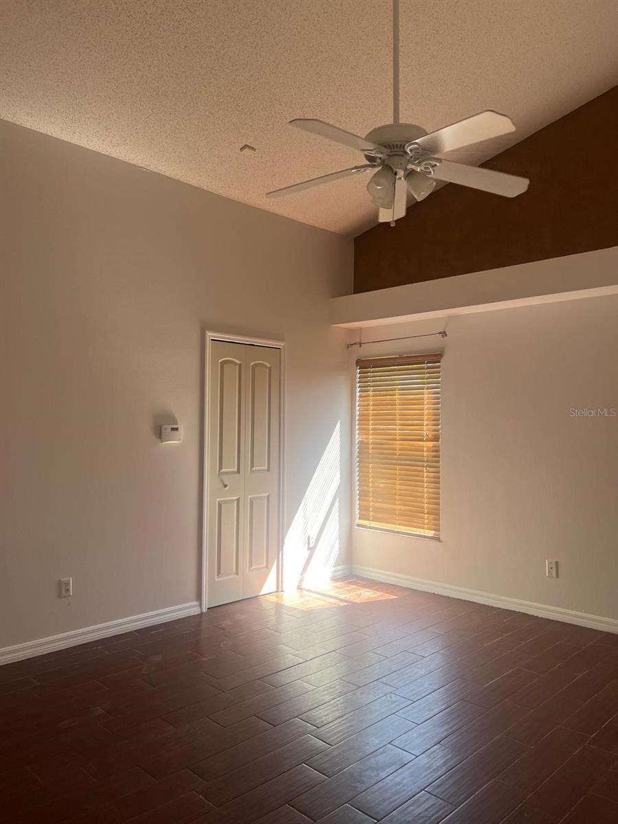 Image 5 of 9 For 2439 Siward Avenue 6