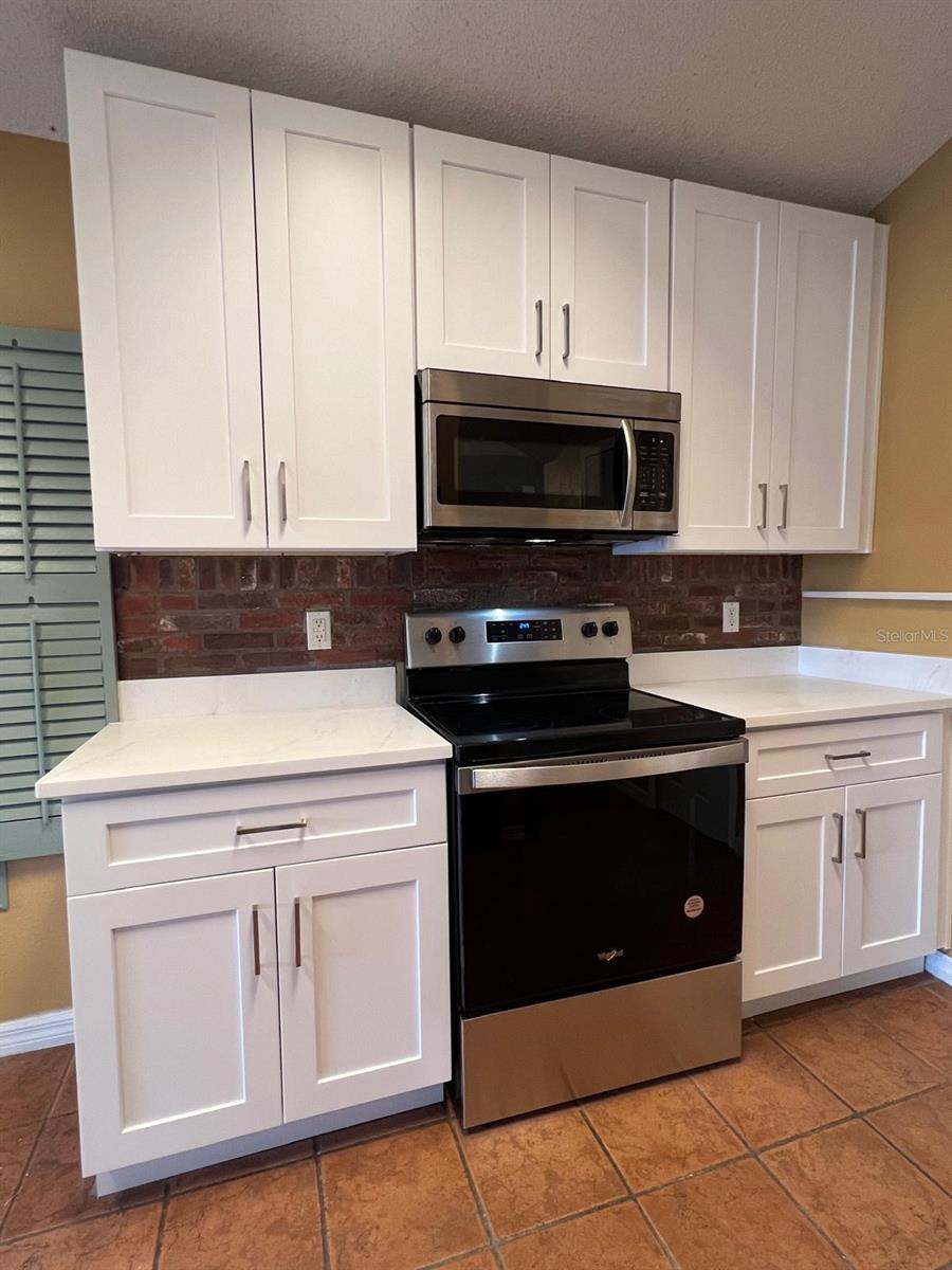 Image 6 of 9 For 2439 Siward Avenue 6