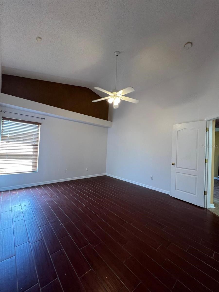 Image 7 of 9 For 2439 Siward Avenue 6