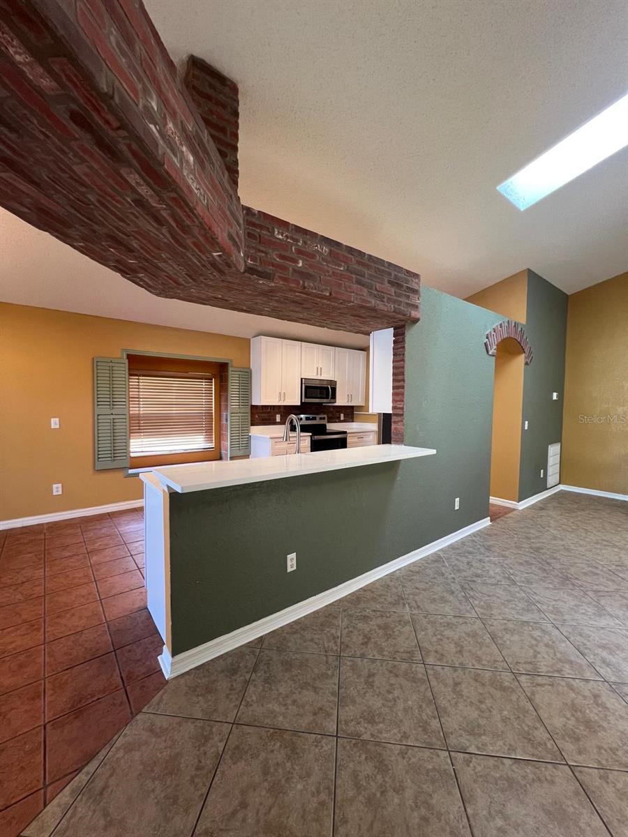 Image 8 of 9 For 2439 Siward Avenue 6