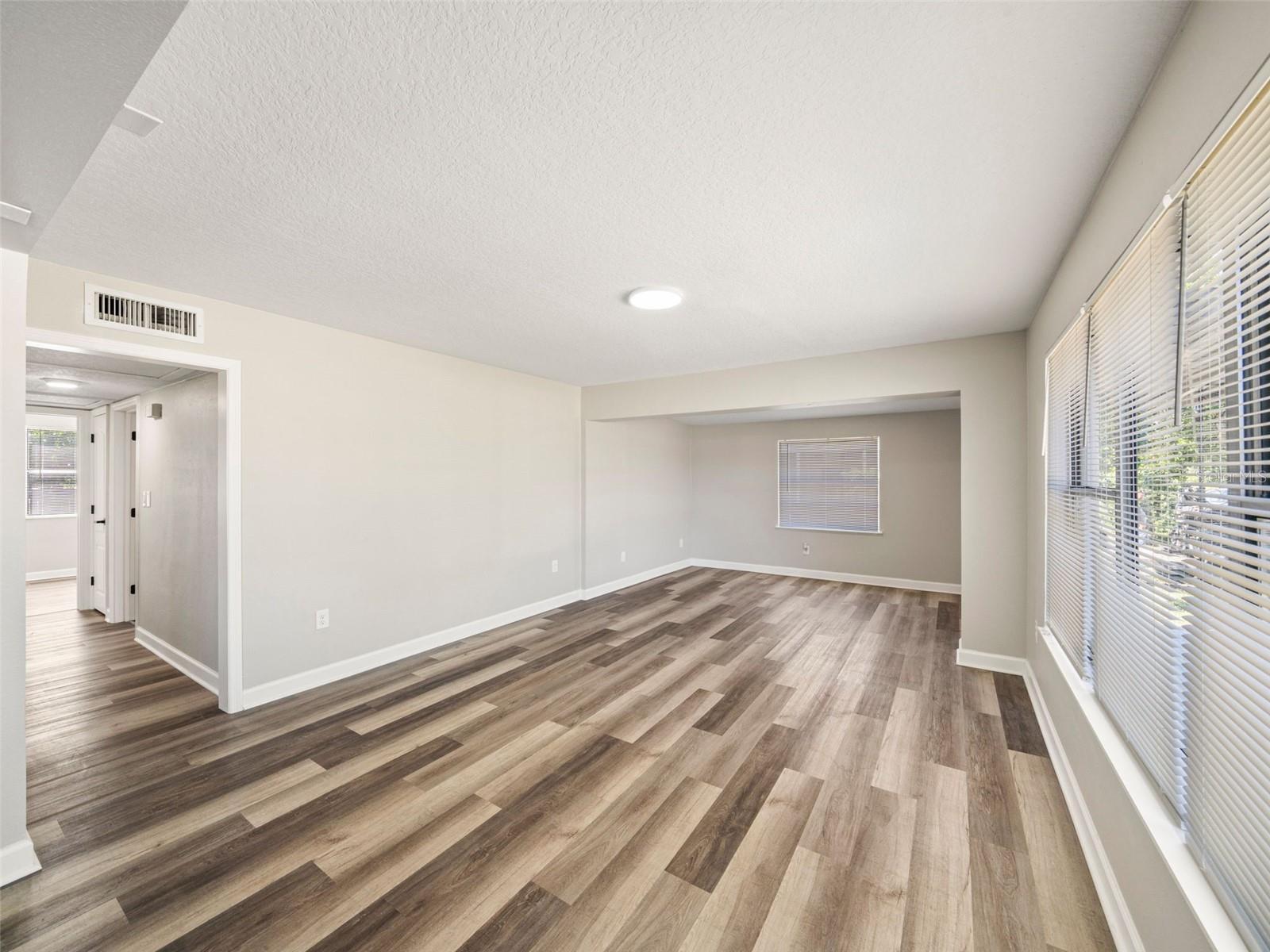 Image 10 of 41 For 901 Kensington Drive